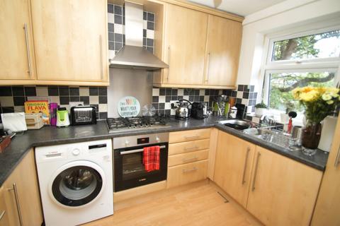 2 bedroom flat for sale, Bridle Path, Woodford Green, IG8