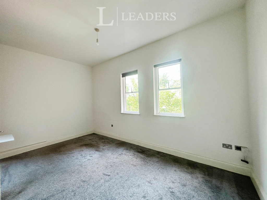 Apartment in Grosvenor Gate - View 3