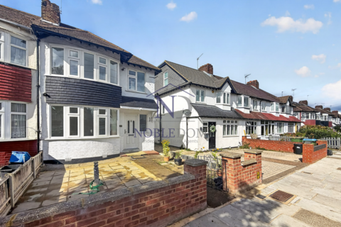 3 bedroom end of terrace house for sale, Wills Crescent, Hounslow, TW3 2JD