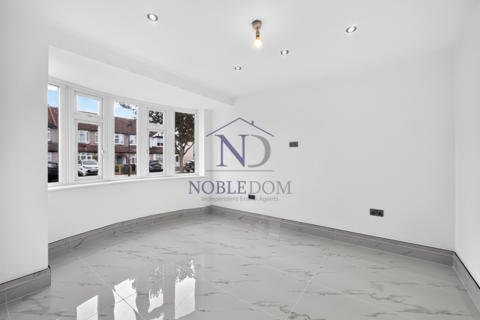 3 bedroom end of terrace house for sale, Wills Crescent, Hounslow, TW3 2JD