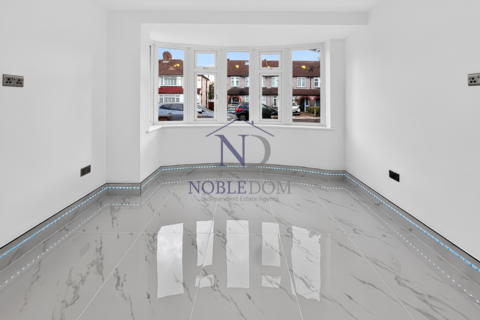 3 bedroom end of terrace house for sale, Wills Crescent, Hounslow, TW3 2JD