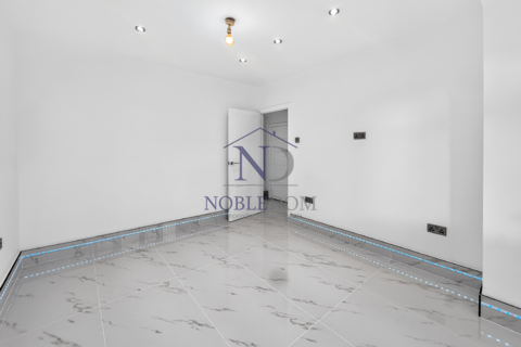 3 bedroom end of terrace house for sale, Wills Crescent, Hounslow, TW3 2JD