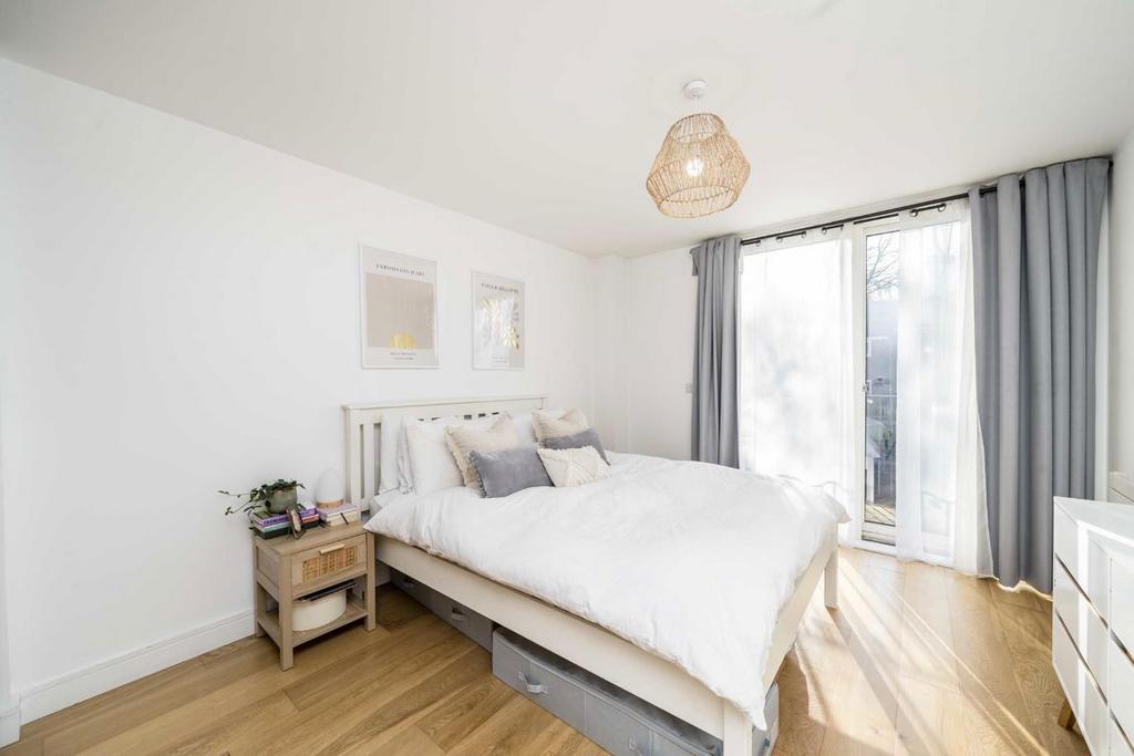 Apartment in London - View 5