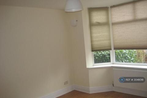 3 bedroom semi-detached house to rent, Scott Road, Droylsden, M43