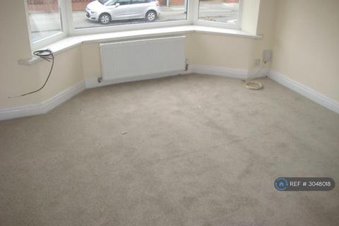 3 bedroom semi-detached house to rent, Scott Road, Droylsden, M43