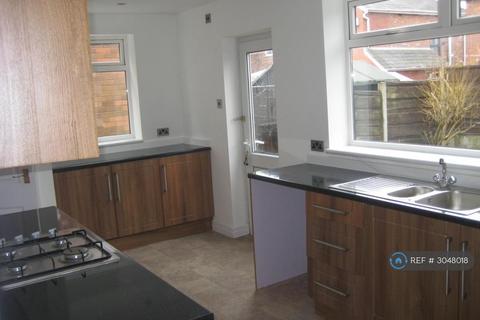 3 bedroom semi-detached house to rent, Scott Road, Droylsden, M43