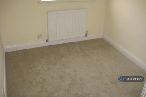 3 bedroom semi-detached house to rent, Scott Road, Droylsden, M43