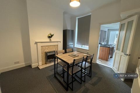 2 bedroom terraced house to rent, Riversdale, Hull, HU9