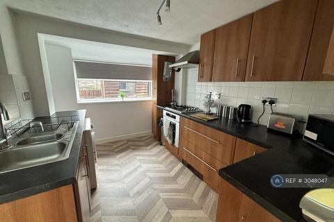 2 bedroom terraced house to rent, Riversdale, Hull, HU9