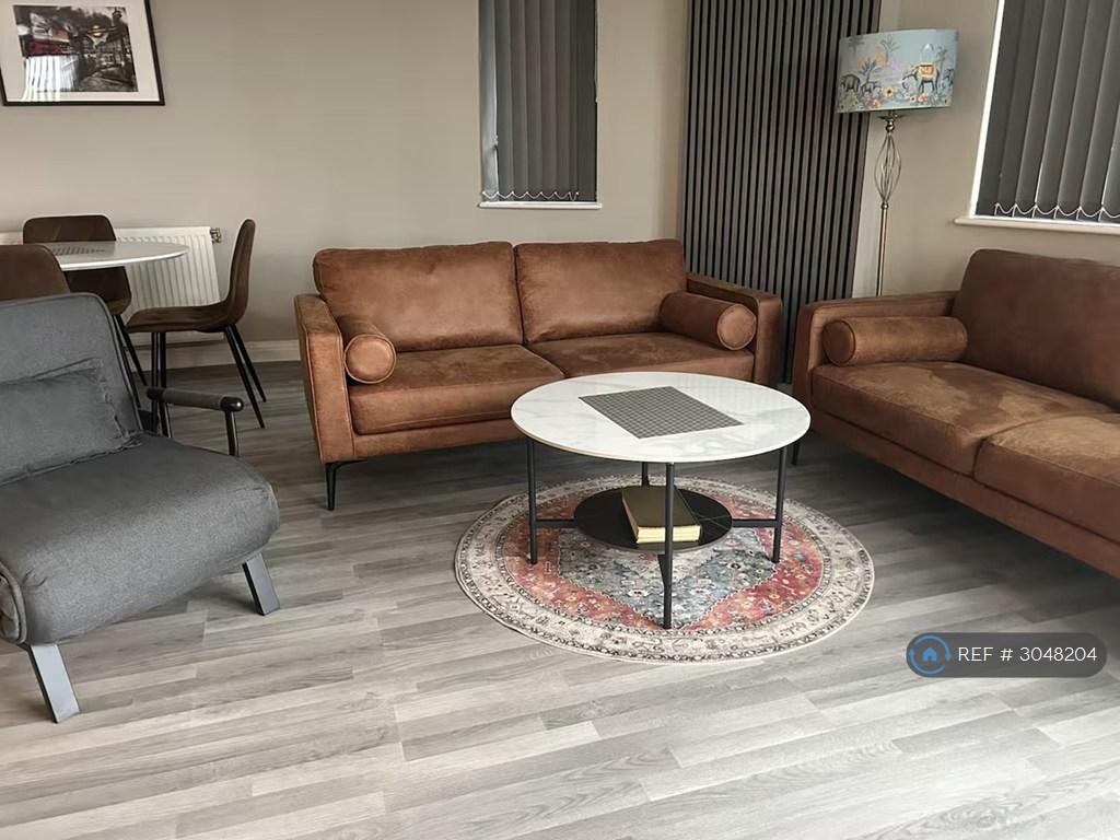 Apartment in West Drayton - View 4