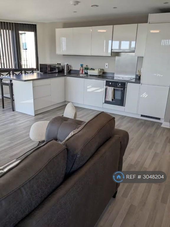 Apartment in West Drayton - More