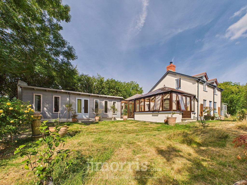 House in Cardigan, Pembrokeshire - View 2