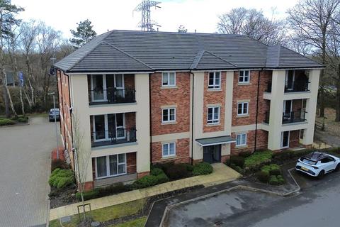1 bedroom flat for sale, Hurst Avenue, Blackwater, Camberley, Hampshire, GU17