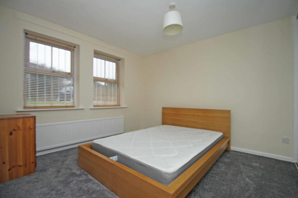 Apartment in Headingley - More