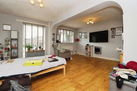 2 bedroom end of terrace house for sale, Rose Close, Rothwell, KETTERING