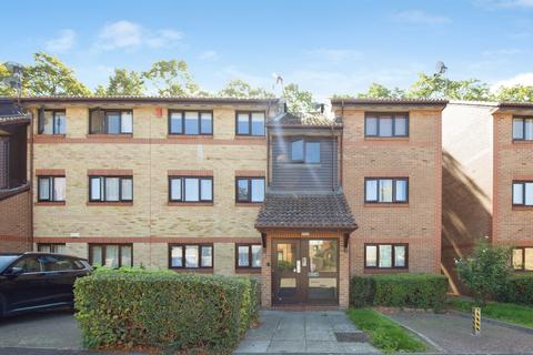 2 bedroom flat for sale, Waterside Close, Barking