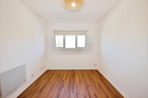 2 bedroom flat for sale, Waterside Close, Barking