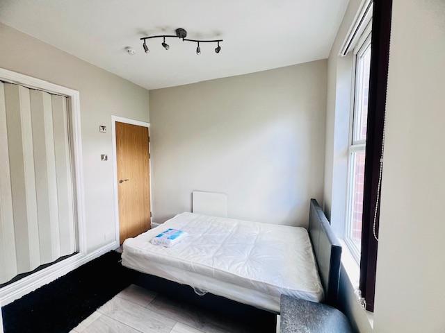 Apartment in Sheffield, South Yorkshire - View 2