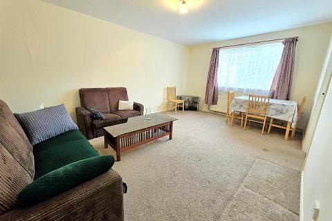 2 bedroom flat to rent, Huxley Close, Northolt
