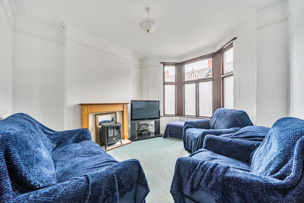 House in Cardiff, Penylan - More