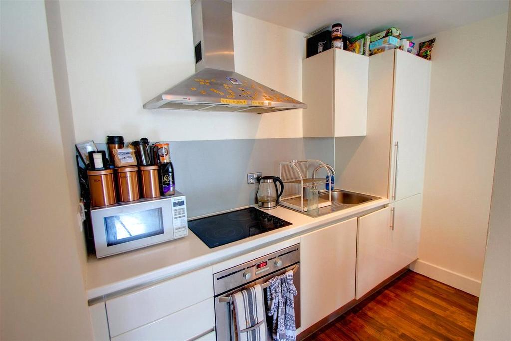 Apartment in Newcastle Upon Tyne - View 3