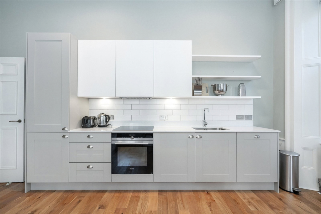 Apartment in Edinburgh - More