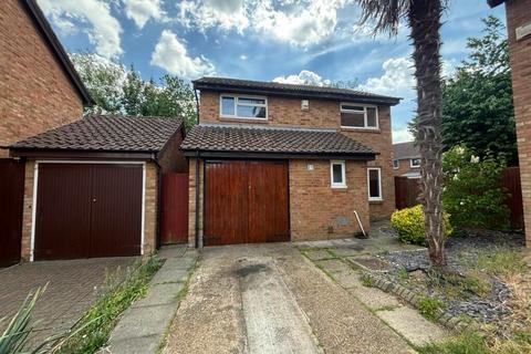4 bedroom detached house to rent, Neath Hill, Milton Keynes MK14