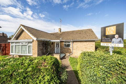 3 bedroom detached bungalow for sale, Park Avenue, Rushden, NN10