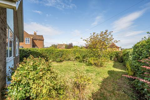 3 bedroom detached bungalow for sale, Park Avenue, Rushden, NN10