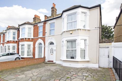 3 bedroom end of terrace house to rent, Ardgowan Road, Catford SE6