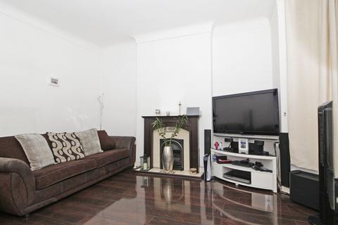 3 bedroom end of terrace house to rent, Ardgowan Road, Catford SE6
