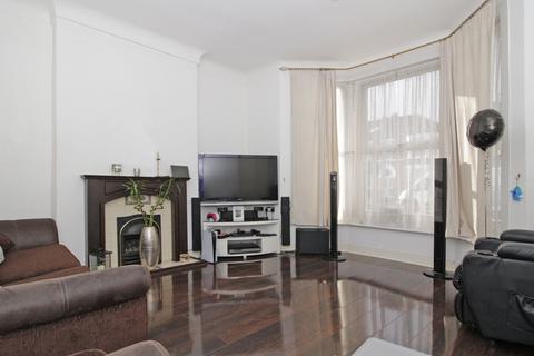 3 bedroom end of terrace house to rent, Ardgowan Road, Catford SE6