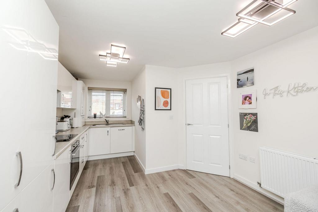 House in Newcastle Upon Tyne - More