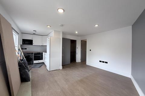 1 bedroom flat to rent, South Street, Epsom