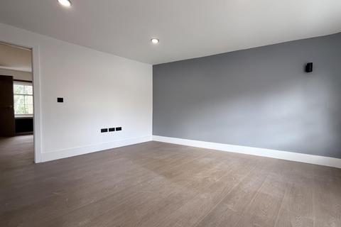 1 bedroom flat to rent, South Street, Epsom