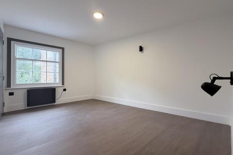 1 bedroom flat to rent, South Street, Epsom