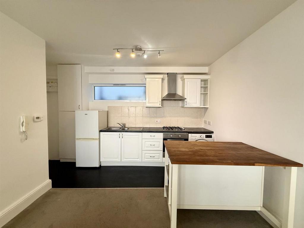 Apartment in Hove - View 4