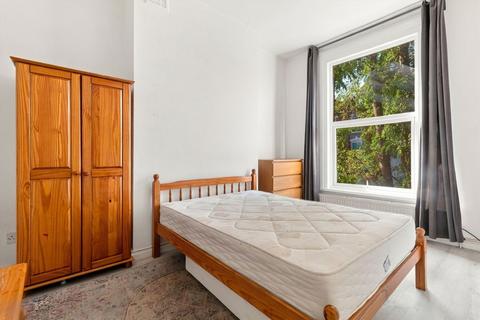 3 bedroom flat to rent, Wilberforce Road, London N4