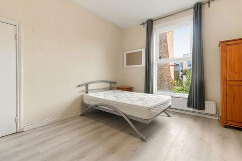 3 bedroom flat to rent, Wilberforce Road, London N4