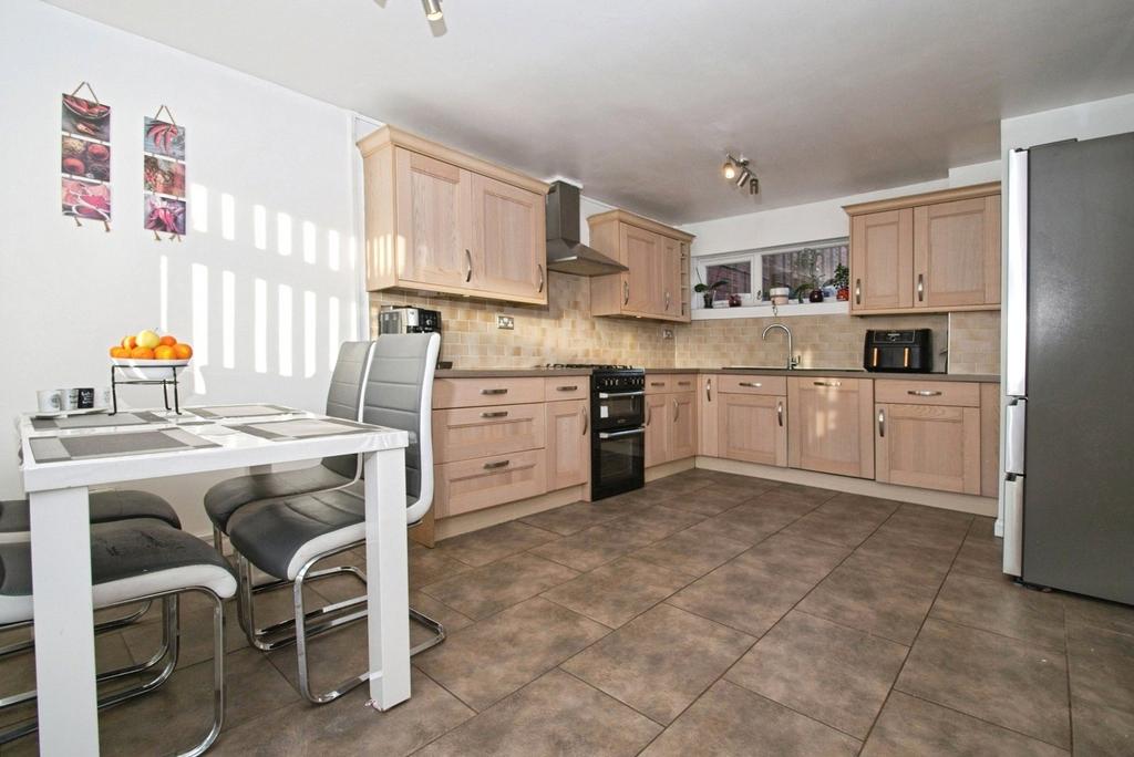 House in South Glamorgan, Llanedeyrn - View 3