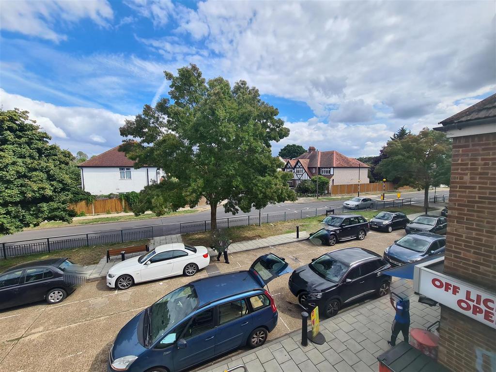 Apartment in London, New Malden - View 3