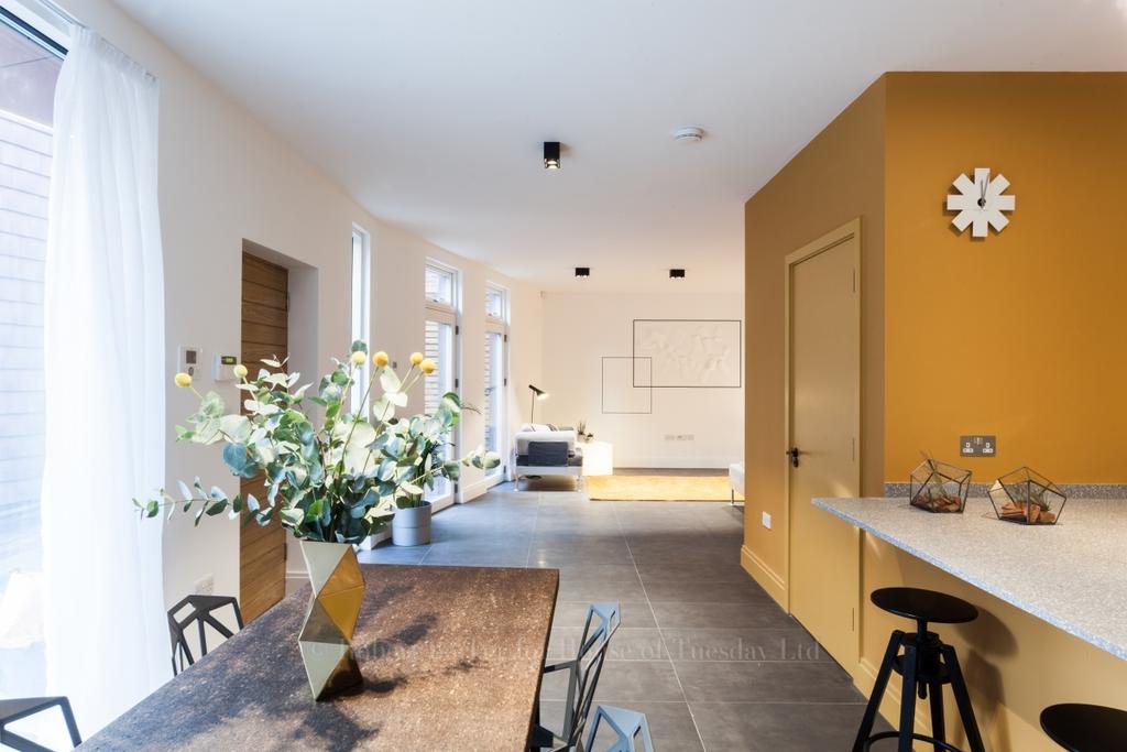 House in London - View 2