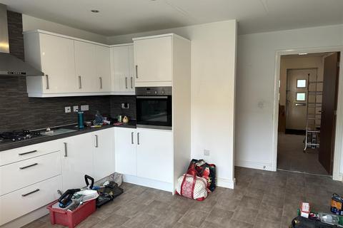 2 bedroom townhouse to rent, Wolsey Island Way, Leicester