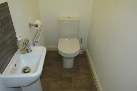 2 bedroom townhouse to rent, Wolsey Island Way, Leicester