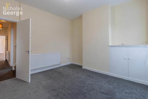2 bedroom house to rent, Gilbert Road, Smethwick, B66 4PZ