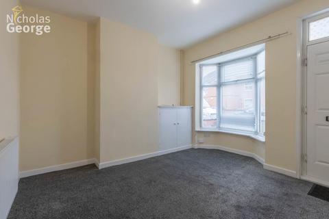 2 bedroom house to rent, Gilbert Road, Smethwick, B66 4PZ