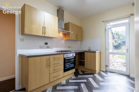 2 bedroom house to rent, Gilbert Road, Smethwick, B66 4PZ