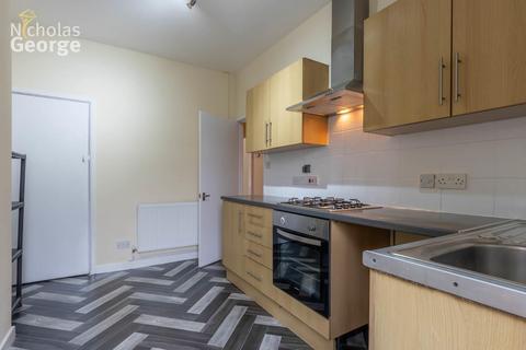2 bedroom house to rent, Gilbert Road, Smethwick, B66 4PZ