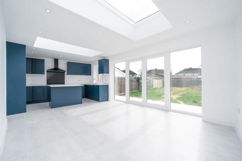 5 bedroom semi-detached house for sale, St Georges Crescent, Cippenham SL1