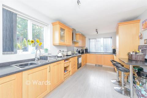 4 bedroom semi-detached house for sale, Hever Court Road, Gravesend DA12